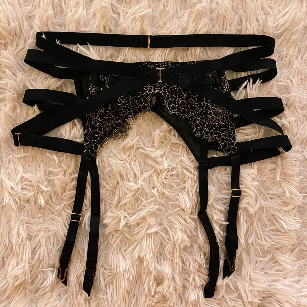 ❣️ Victoria’s Secret Garter Belt